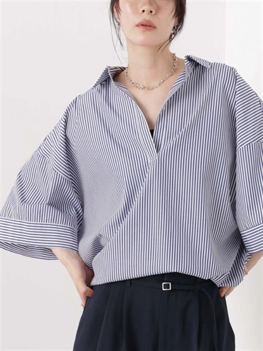 條紋開領襯衫
